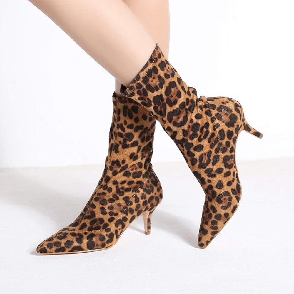 soft material, kitten low heel 
Heel 2.5 inches.
High quality🔥🔥